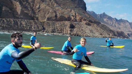 Cinco buenas playas canarias para hacer postureo de surf