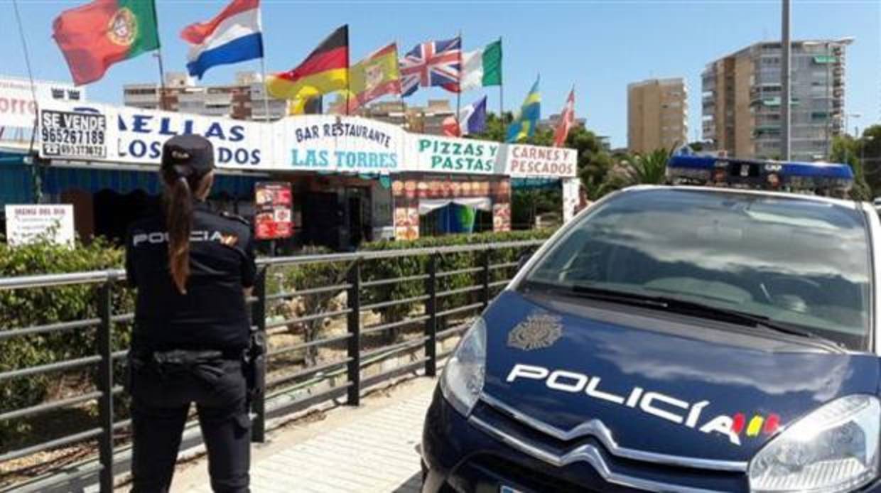 Imagen de archivo de una agente de la Policía Nacional