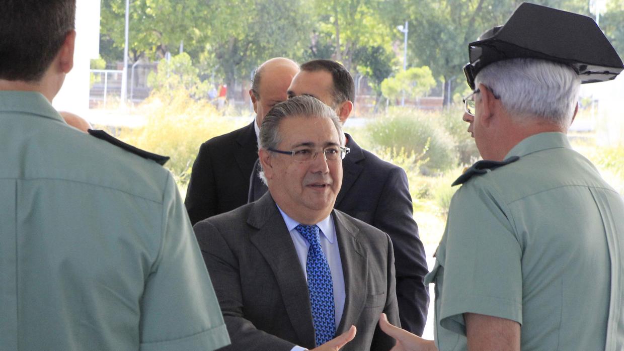 El ministro del Interior, Juan Ignacio Zoido, ve «peligrosa» la actitud de la CUP