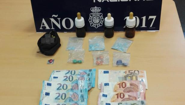 La Policía detiene a un hombre por robar 450 euros con un arma blanca en un supermercado