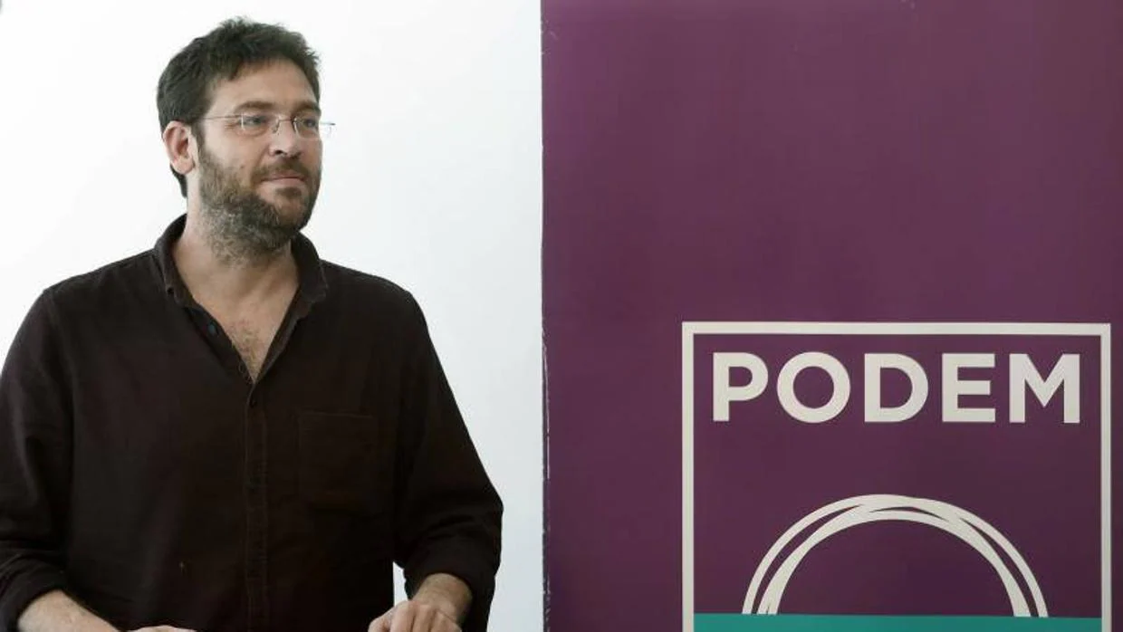 Fachin durante una rueda de prensa en la sede de Podemos en Barcelona