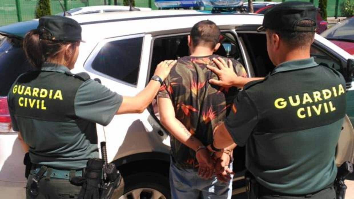 La Guardia Civil detiene al presunto autor de un atraco en una sucursal bancaria de Carracedelo (León)