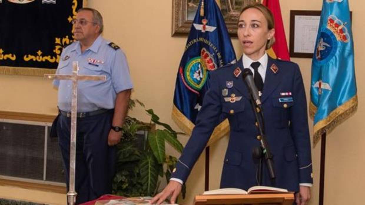 La oficial Mañas, primera mujer al mando de una unidad en el Ejército del Aire