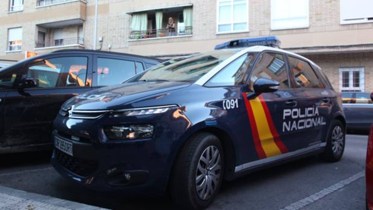 Un coche de la Policía Nacional, durante una intervención en Madrid