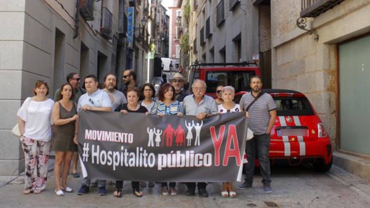 La plataforma «Hospitalito Ya» durante la concentración esta mañana