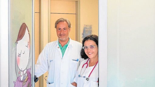 El jefe de pediatría, Fernando Centeno y la neonatóloga, María Samaniego