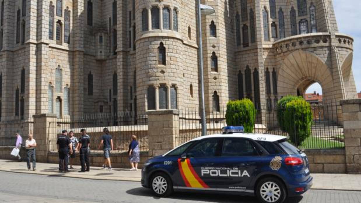 El detenido amenazó con un cuchillo a viandantes del centro de Astorga