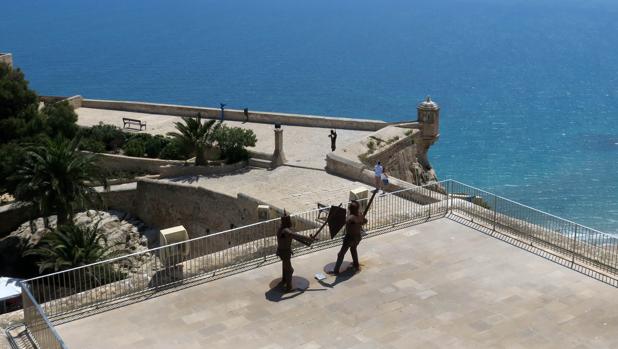 La Policía identifica a la mujer que cayó desde el Castillo de Santa Bárbara de Alicante
