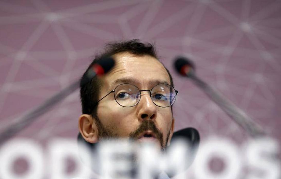 Pablo Echenique durante una rueda de prensa en la sede de Podemos