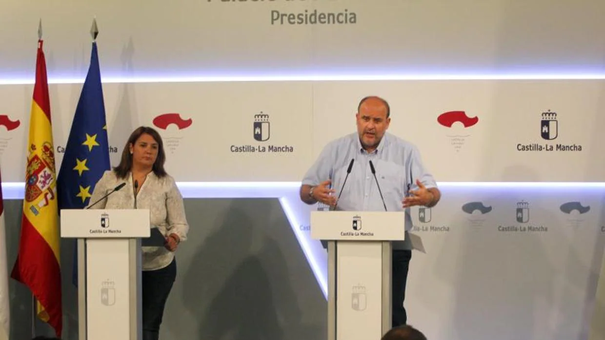 La consejera Agustina García y el vicepresidente José Luis Martínez