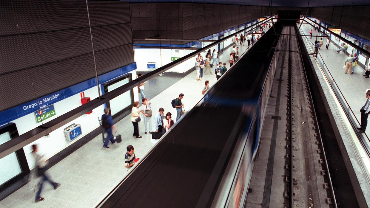 Pasajeros en una estación de Metro de Madrid