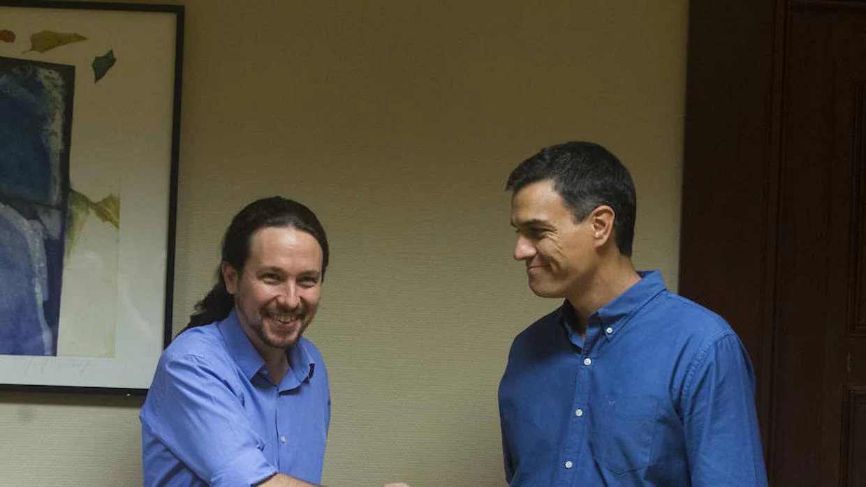 Pablo Iglesias y Pedro Sánchez, durante su reunión en el Congreso el pasado mes de julio