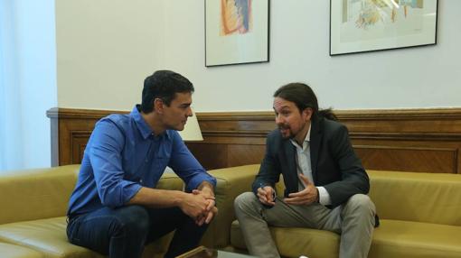 Imagen de la reunión de Sánchez e Iglesias en el mes de junio