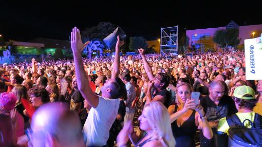 El público, durante el concierto de Fangoria en Mutxamel