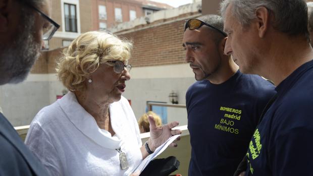 Los bomberos suspenden su exhibición en la procesión de La Paloma como protesta contra Carmena