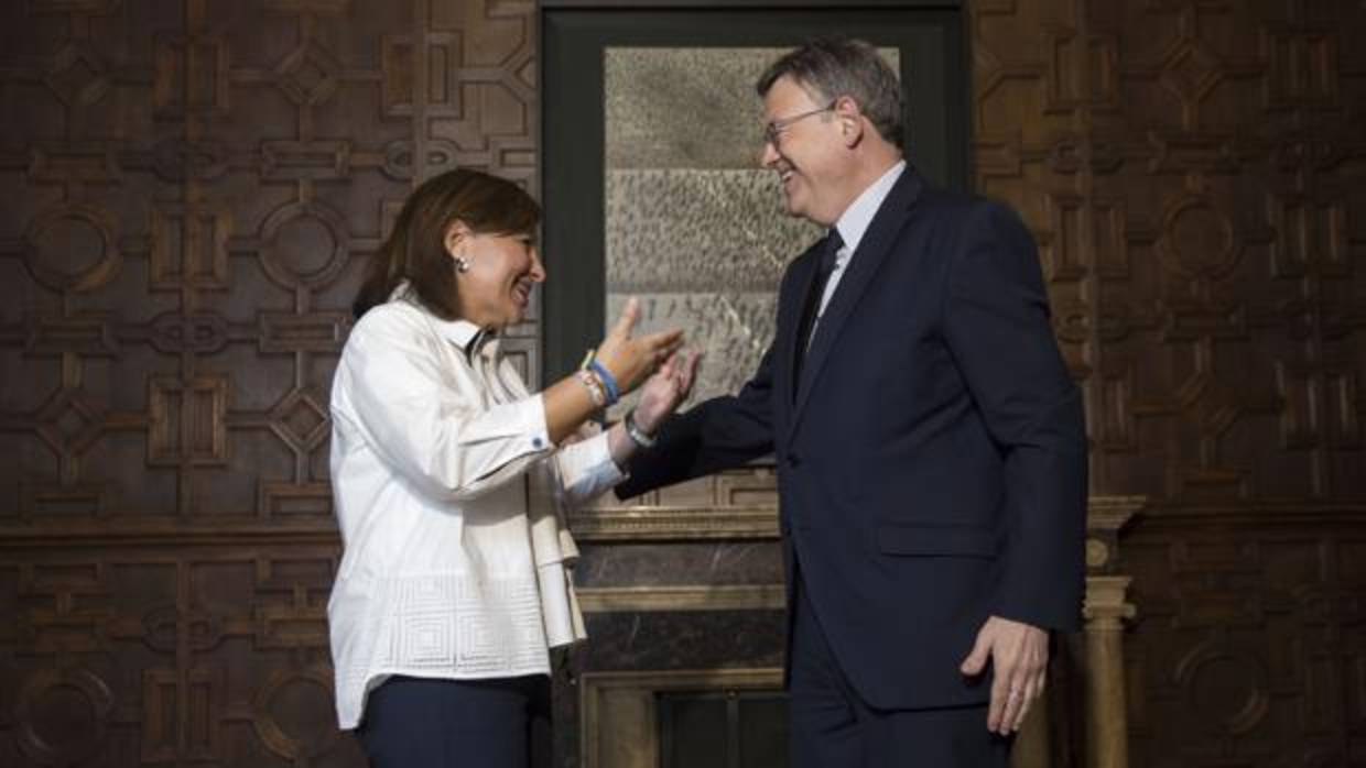 Imagen de Isabel Bonig y Ximo Puig, en su última reunión en agosto