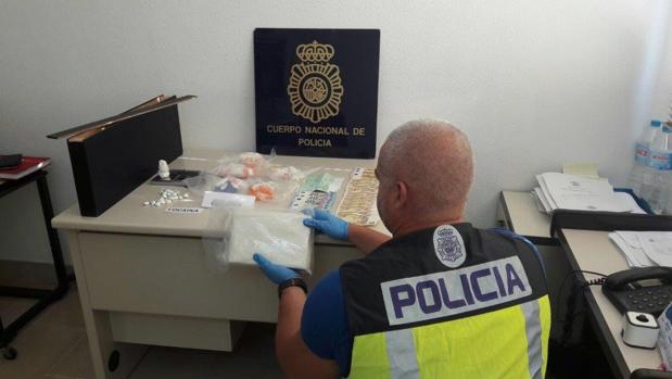 La Policía Nacional desarticula un entramado dedicado a la venta de droga e incauta 1,7 kilos de cocaína