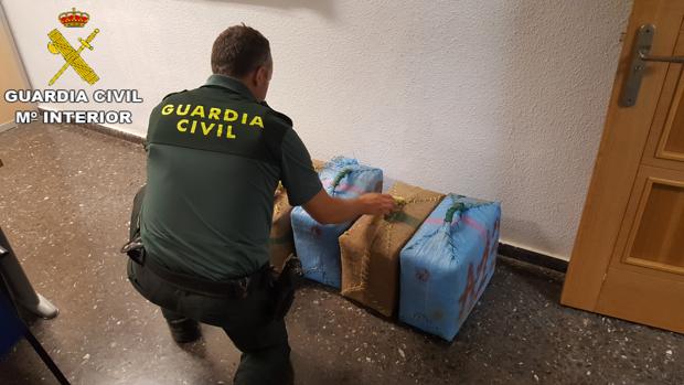 La Guardia Civil interviene 150 kilos de hachís y detiene a dos hombres en Sagunto