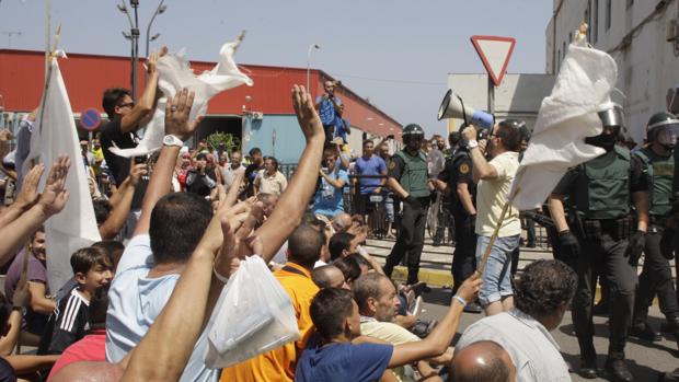 Una protesta obliga a cerrar durante varias horas la frontera con Marruecos en Melilla