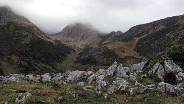 Hallan sin vida el cuerpo de un montañero despeñado en la vertiente leonesa de Picos de Europa