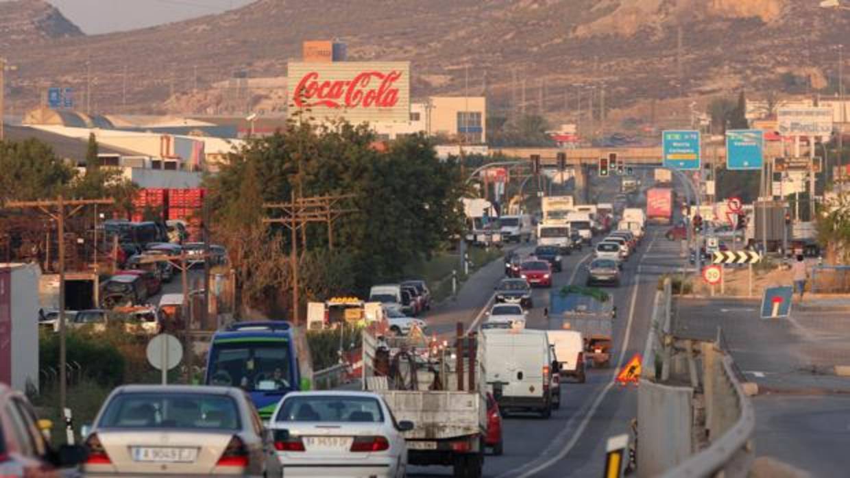 Imagen de archivo de una carretera de Alicante