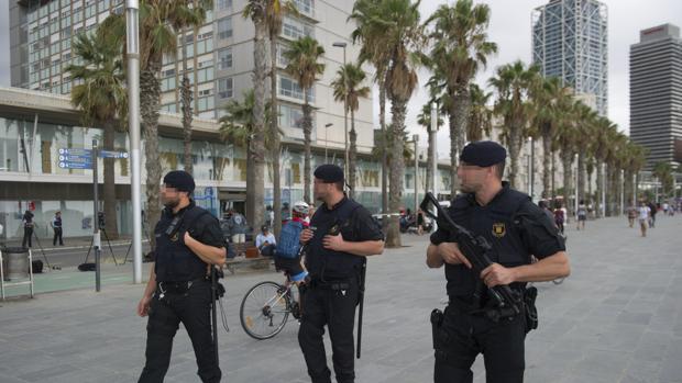 Los Mossos no descartan que el coche que huyó por la Diagonal esté vinculado con los atentados