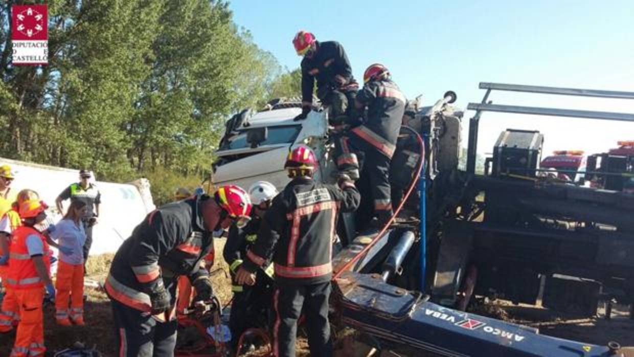 Imagen de la excarcelación del conductor compartida por el Consorcio de Bomberos de Castellón