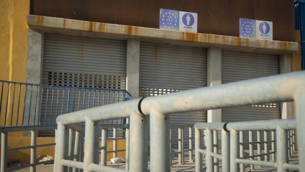 La Guardia Civil dispersa a más de 150 personas en la frontera de Ceuta con Marruecos