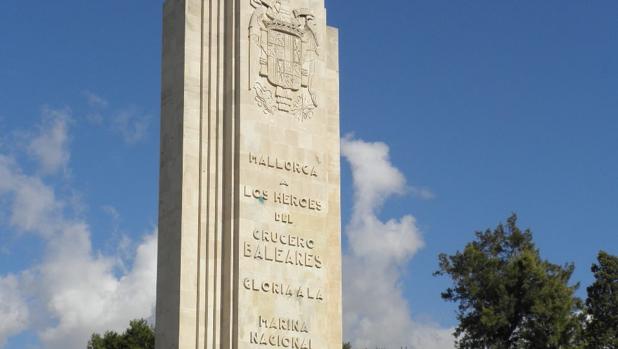 El juez paraliza el inminente derribo del monumento dedicado a las víctimas del crucero «Baleares»