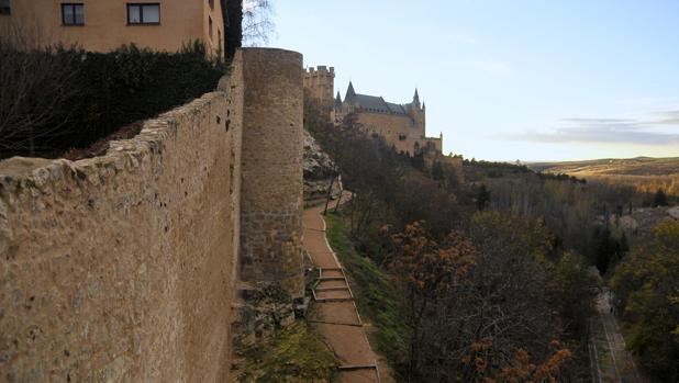 Intervienen de emergencia en la muralla de Segovia por riesgo de desprendimiento