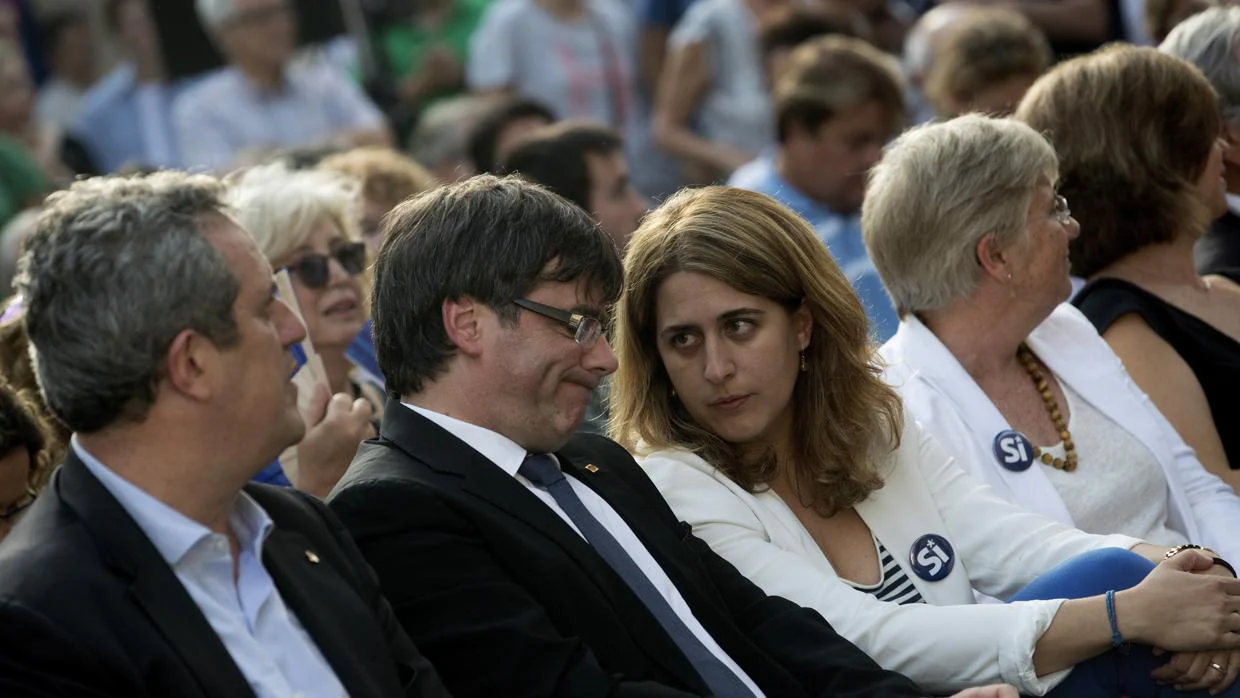 La coordinadora general del PDeCAT, Marta Pascal, junto a Carles Puigdemont