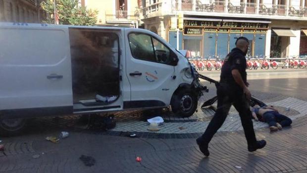 El accidente de una tercera furgoneta evitó otro atropello masivo en Cambrils