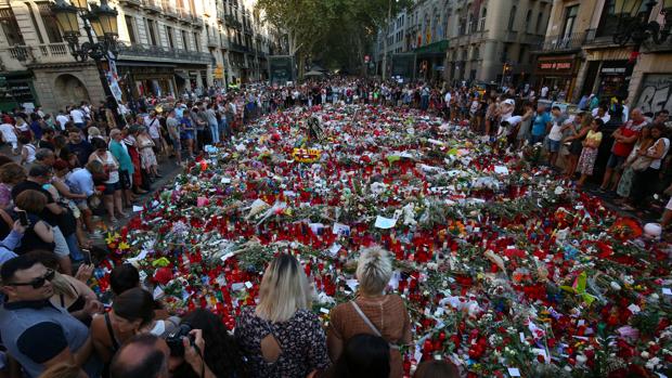 Decenas de confesiones religiosas condenan unidas el terrorismo desde Barcelona