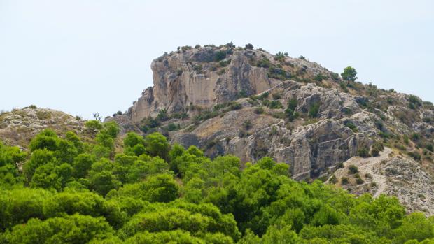 Un joven de 17 años se precipita desde la Serra Grossa de Alicante