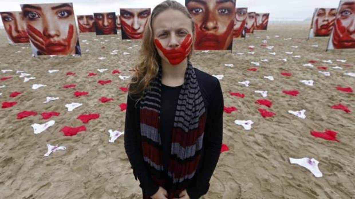 El Instituto de la Mujer de Castilla-La Mancha ha emprendido este verano la campaña «Sin un sí, ¡es no!» contra las violaciones en cita