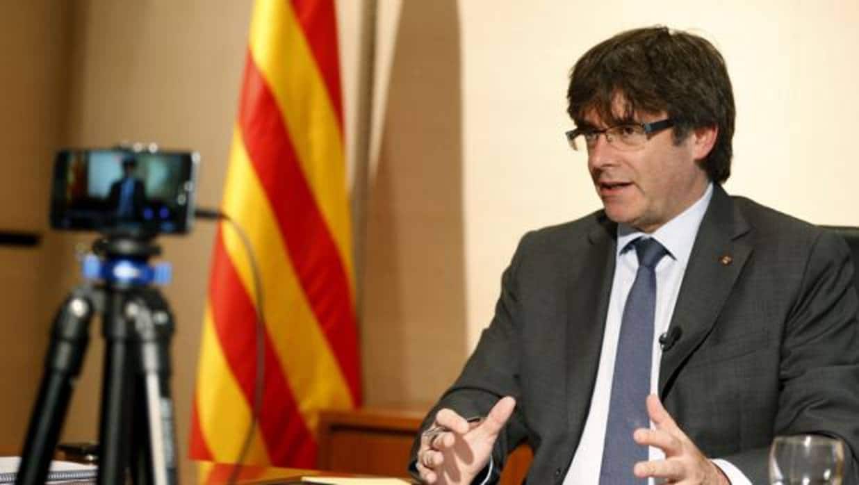 El presidente de la Generalitat, durante su chat con ciudadanos