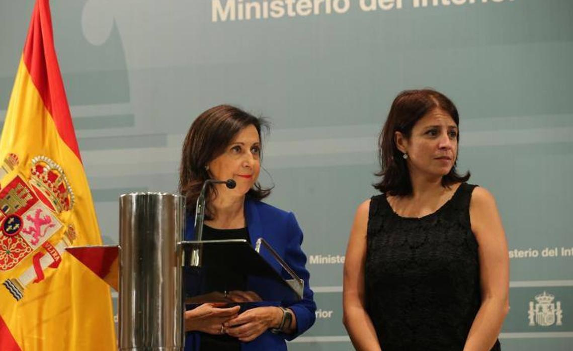 Lastra y Margarita Robles tras la reunión del pacto antiyihadista