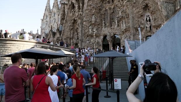 Turistas en la Sagrada Familia de Barcelona