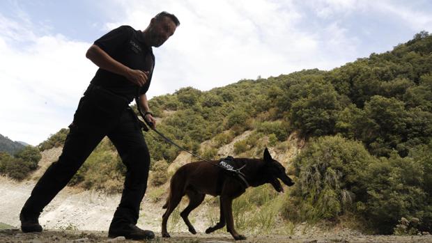 Hallan una pista donde se encontró el coche de los desaparecidos en el pantano de Susqueda