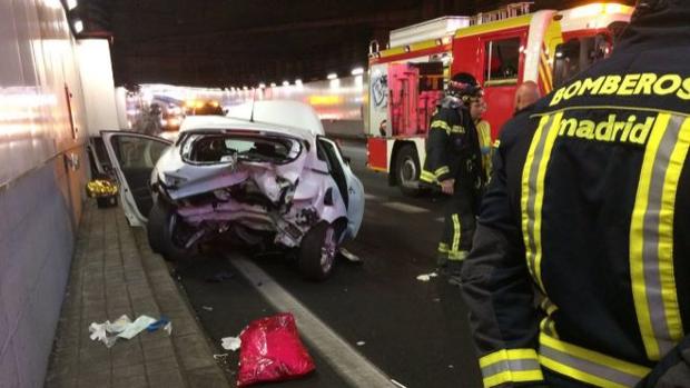 Huyen a pie del túnel de la M-30 tras embestir a un coche