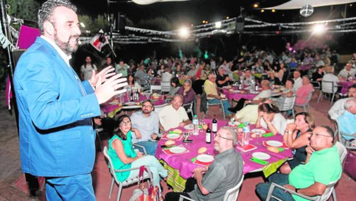 Blanco, en el centro, en la cena celebrada el viernes en Toledo