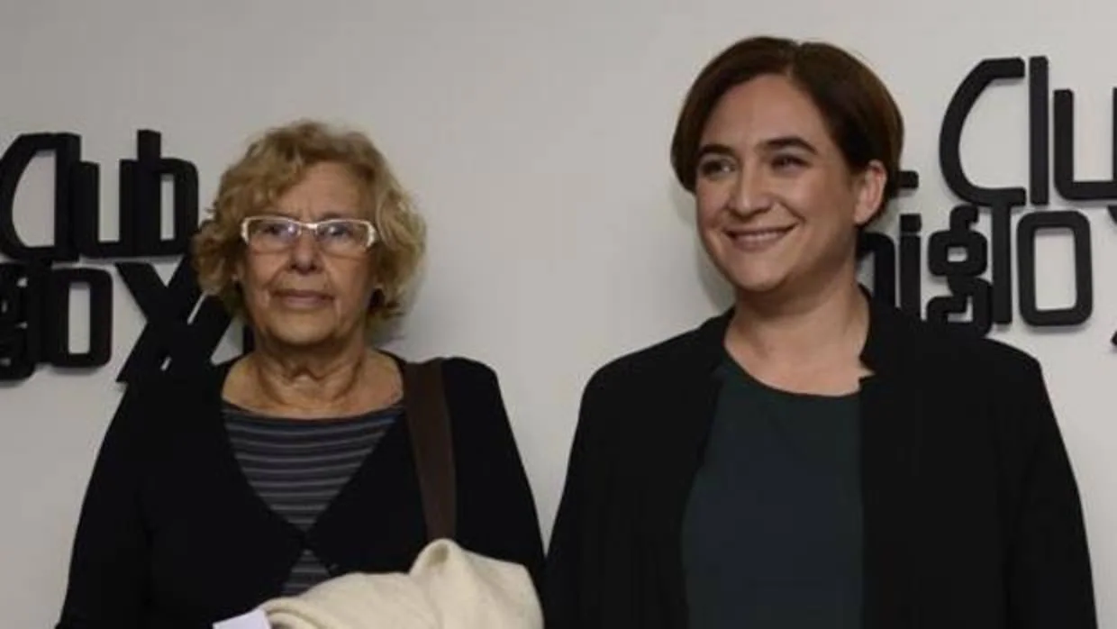 Manuela Carmena junto a Ada Colau