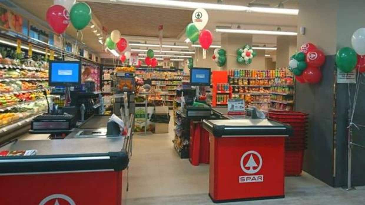 Supermercado de la cadena Spar abierto en la avenida Primero de Mayo de la capital grancanaria este verano