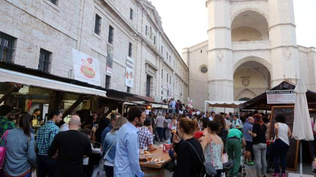 Numerosos vallisoletanos han salido a la calle para disfrutar de la Feria de Día este fin de semana