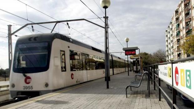 Herida una mujer de 77 años al ser golpeada por el metro en Paiporta