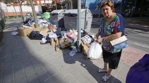 La basura se acumula en Alicante por la huelga y el tripartito se vuelve a dividir
