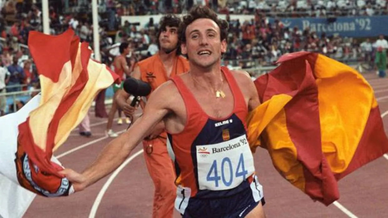 Fermín Cacho, al finalizar la prueba de 1500 metros en la que consiguió la medalla de oro olímpica en Barcelona