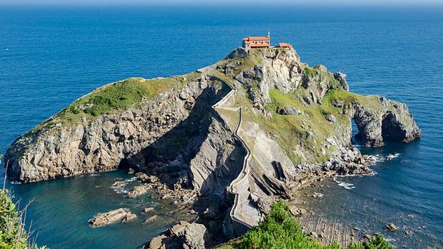 Bermeo sopesa implantar medidas en Gaztelugatxe para hacer frente a la fiebre de «Juego de Tronos»