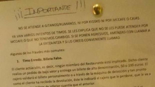 Indignación por una pancarta de McDonald’s que instaba a los empleados a no atender a los gitanos