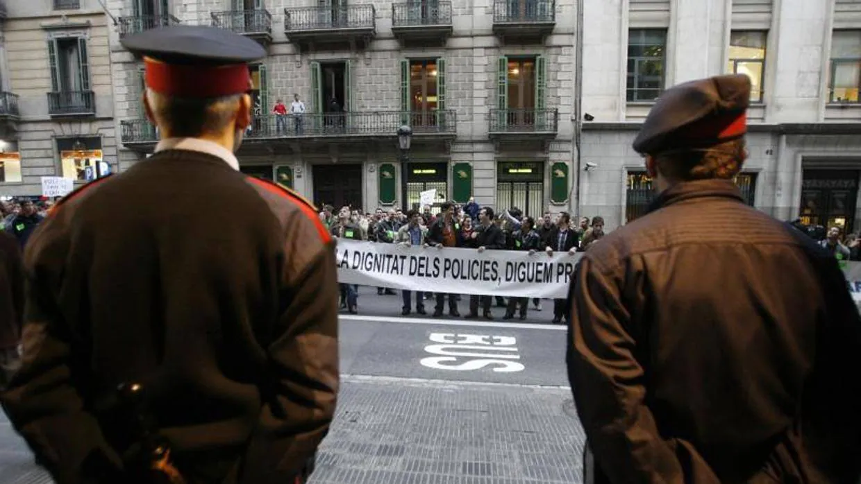 Mossos desplegados en el centro de Barcelona ante una movilización ciudadana